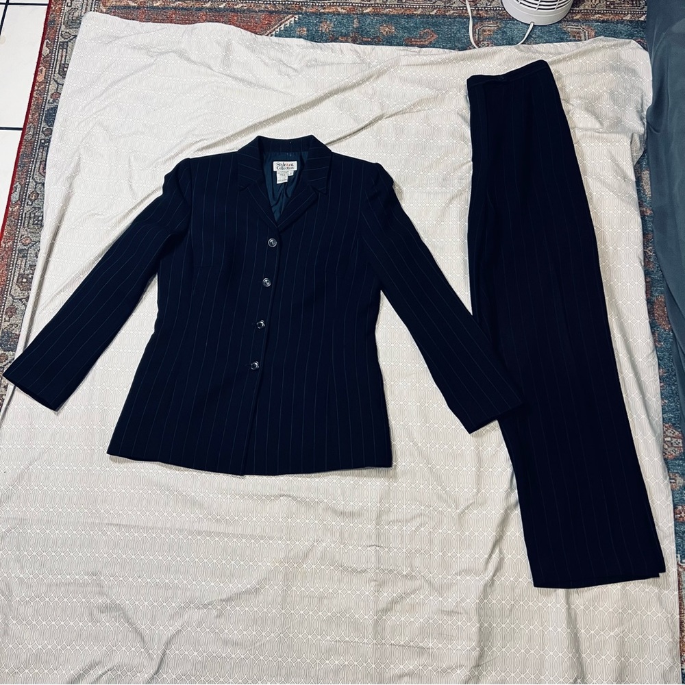 Style & Co. size 8 navy pinstripe pant suit